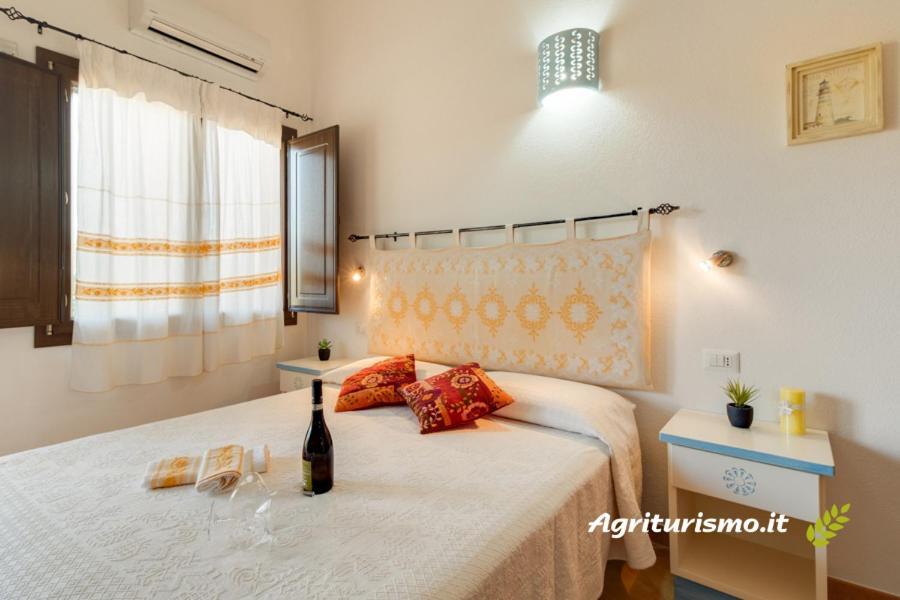 Agriturismo Campesi Casale Tra Le Vigne Aglientu Bagian luar foto