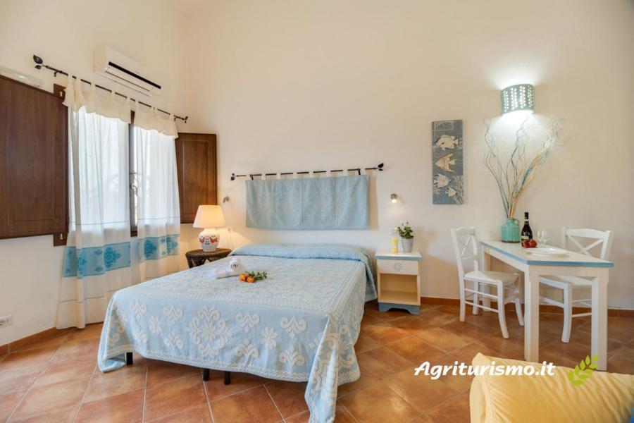 Agriturismo Campesi Casale Tra Le Vigne Aglientu Bagian luar foto