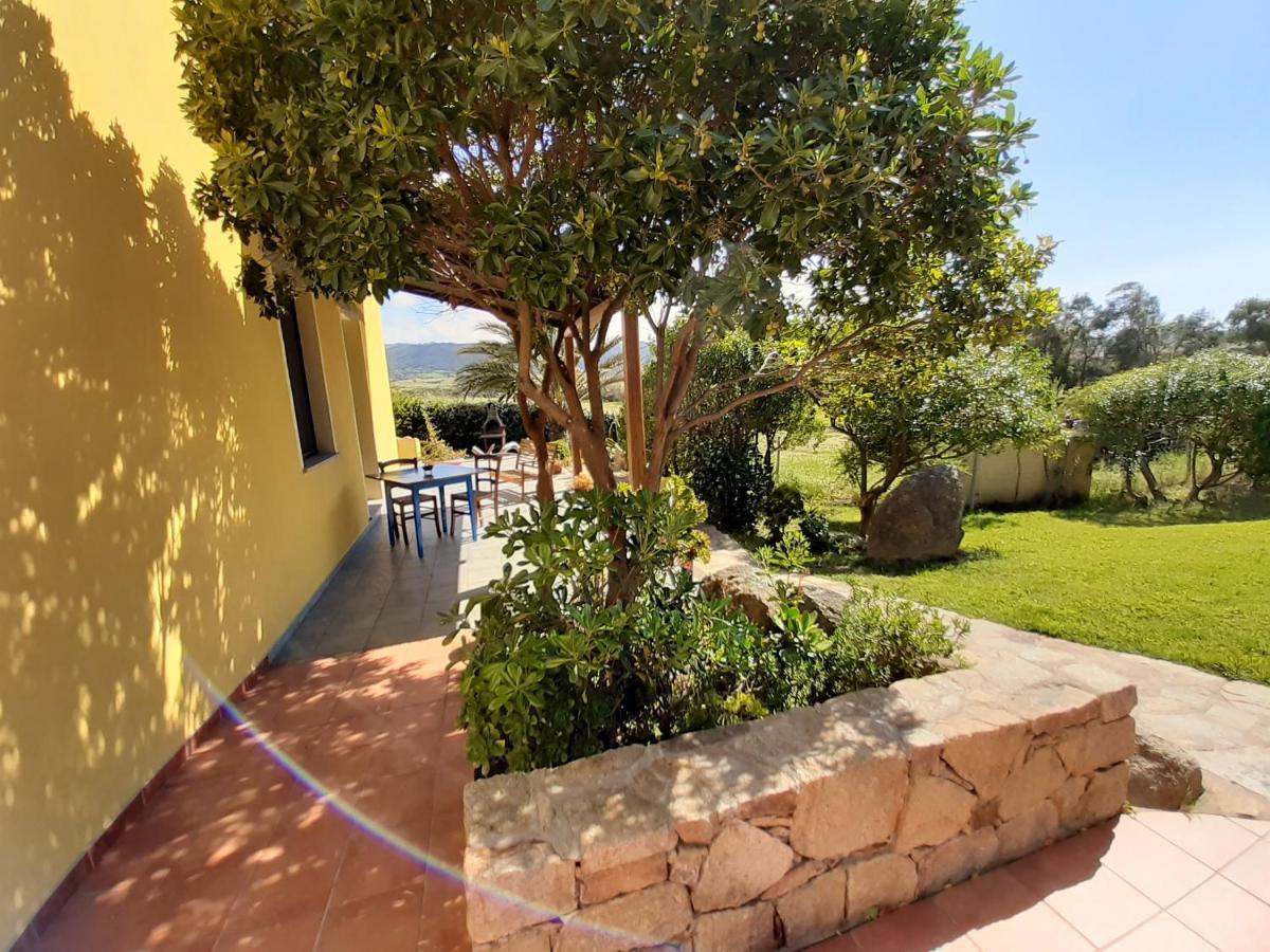Agriturismo Campesi Casale Tra Le Vigne Aglientu Bagian luar foto