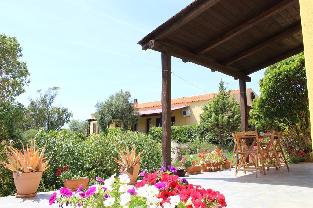 Agriturismo Campesi Casale Tra Le Vigne Aglientu Bagian luar foto