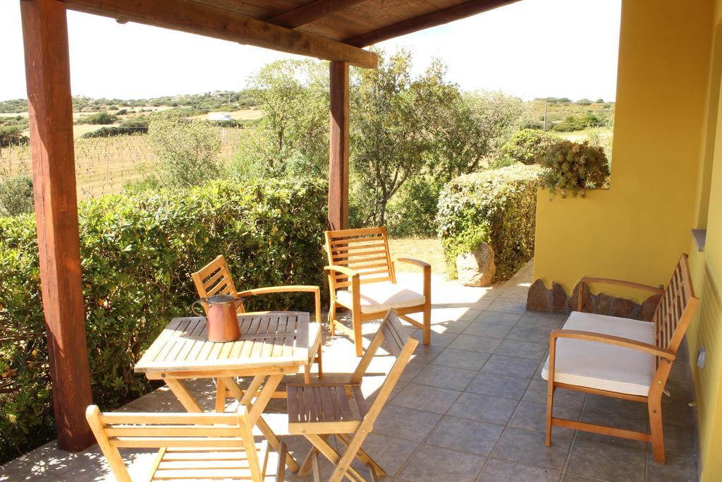 Agriturismo Campesi Casale Tra Le Vigne Aglientu Bagian luar foto
