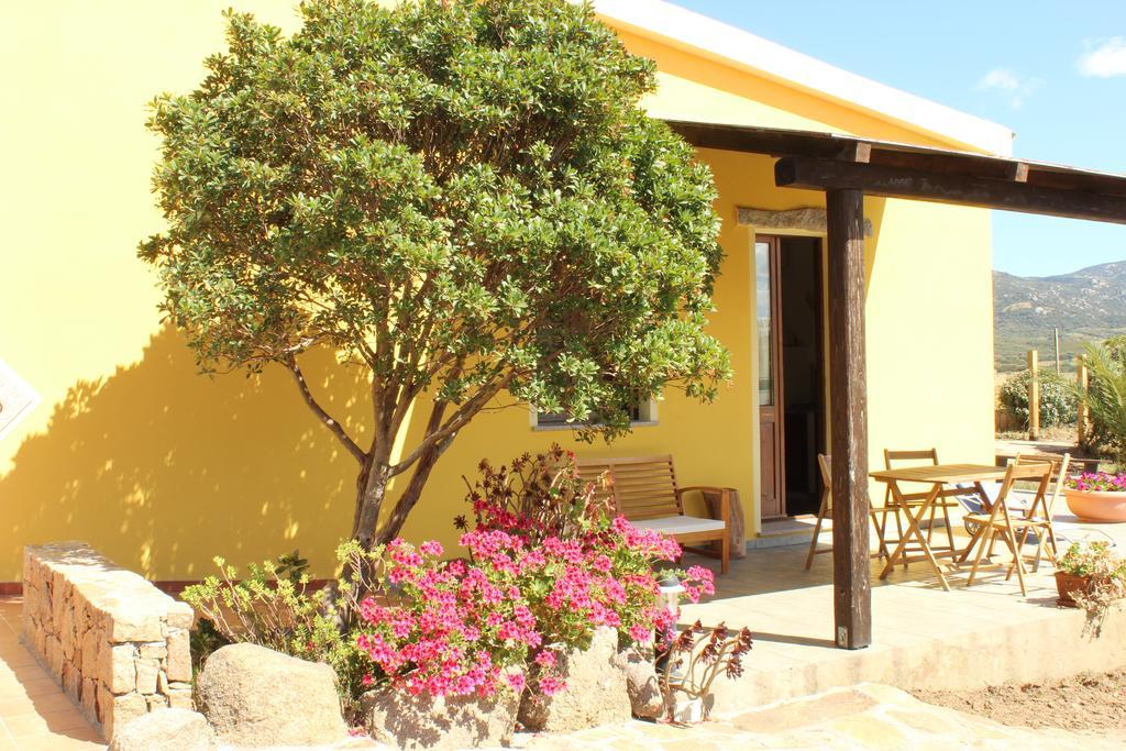 Agriturismo Campesi Casale Tra Le Vigne Aglientu Bagian luar foto