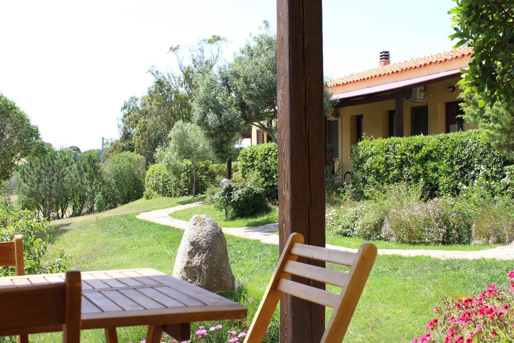 Agriturismo Campesi Casale Tra Le Vigne Aglientu Bagian luar foto