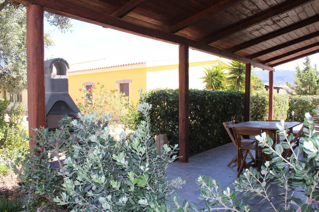 Agriturismo Campesi Casale Tra Le Vigne Aglientu Bagian luar foto