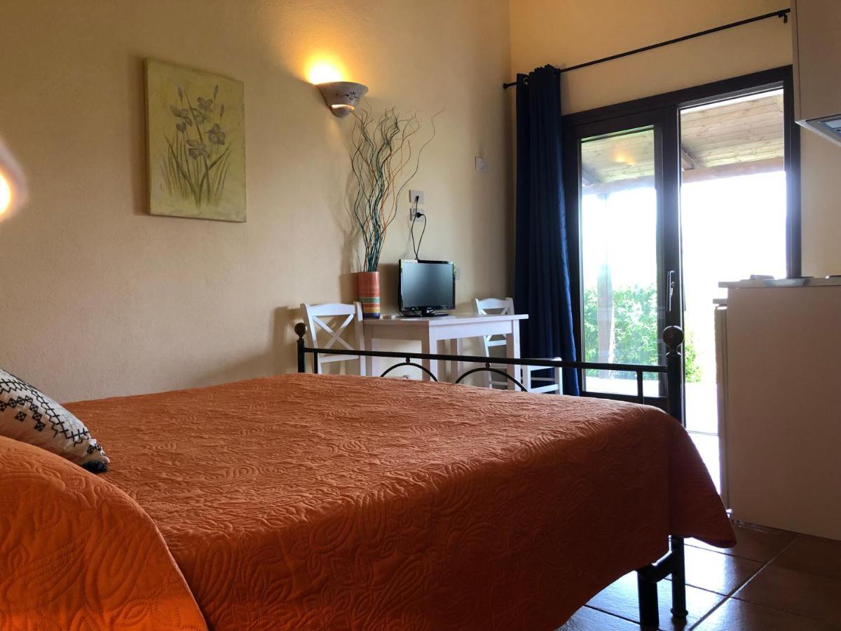 Agriturismo Campesi Casale Tra Le Vigne Aglientu Bagian luar foto